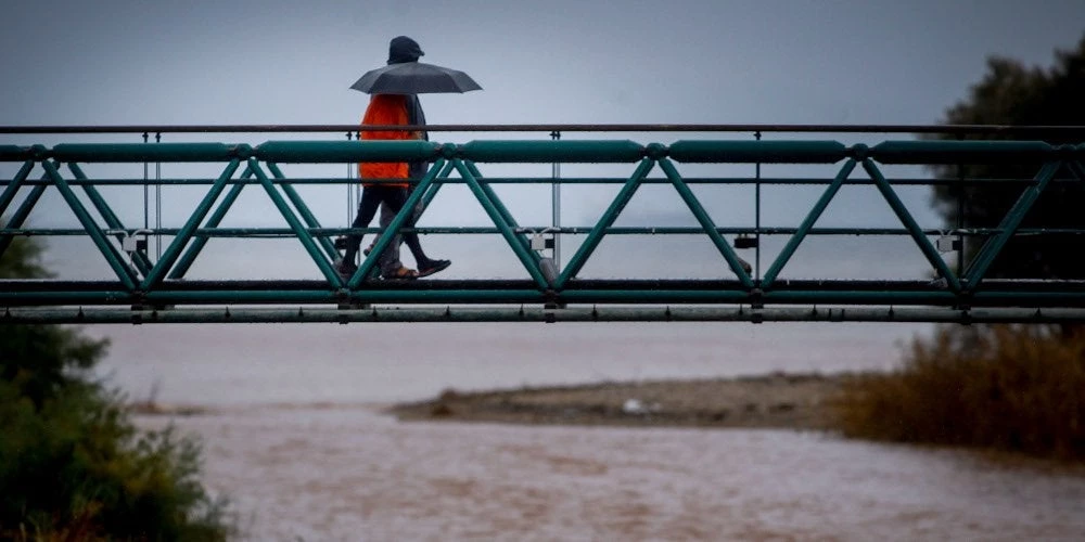 Πρόγνωση καιρού: Υποχωρεί ο κυκλώνας «Ζορμπάς», βελτιώνεται σταδιακά ο καιρός